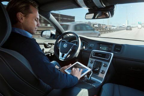 Volvo, zelfrijdende auto, Autonomous_drive_commuting (1)
